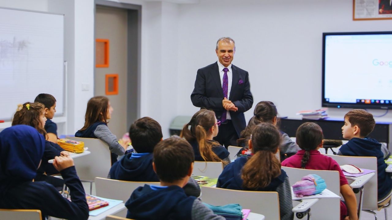 YETEV Okulları Genel Müdürü Yenidoğu Çekmeköy Kampüsünde
